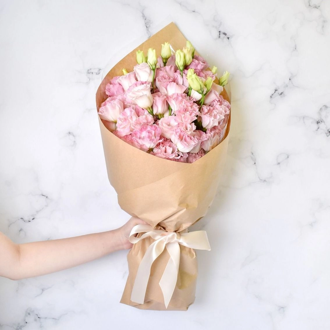 Eustoma açıq çəhrayı tonda