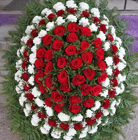 Əklil roza və qərənfil ilə