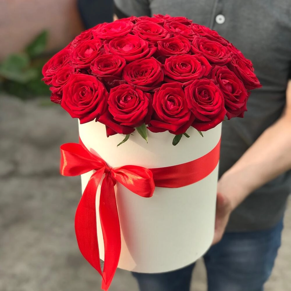 Qırmızı roza qutuda 31 ədəd