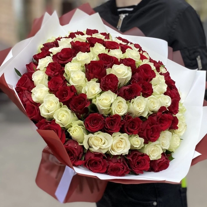 101 qızılgül qırmızı və ağ