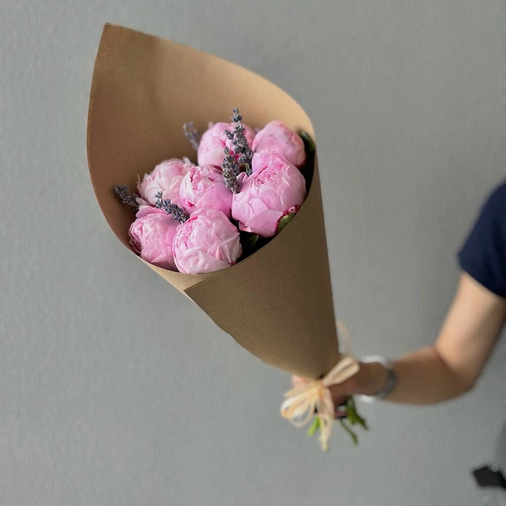 Pion buketi kraft bağlamada