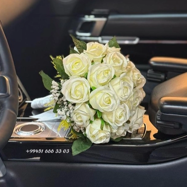 Gəlin gülü suni güllərlə