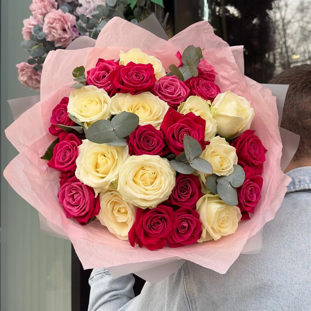 Ağ və çəhrayı güllər