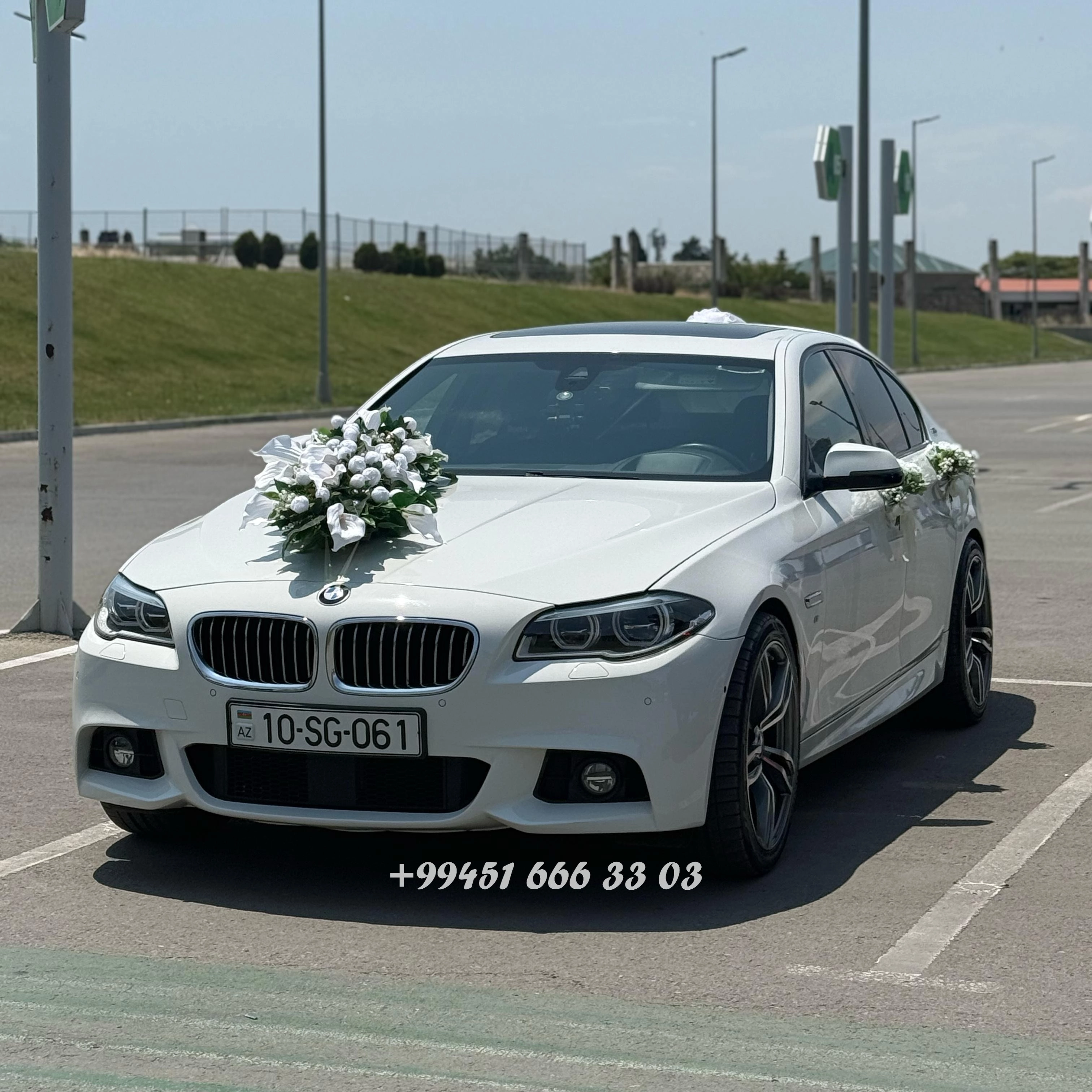 Maşın bəzəyi ağ tonlar