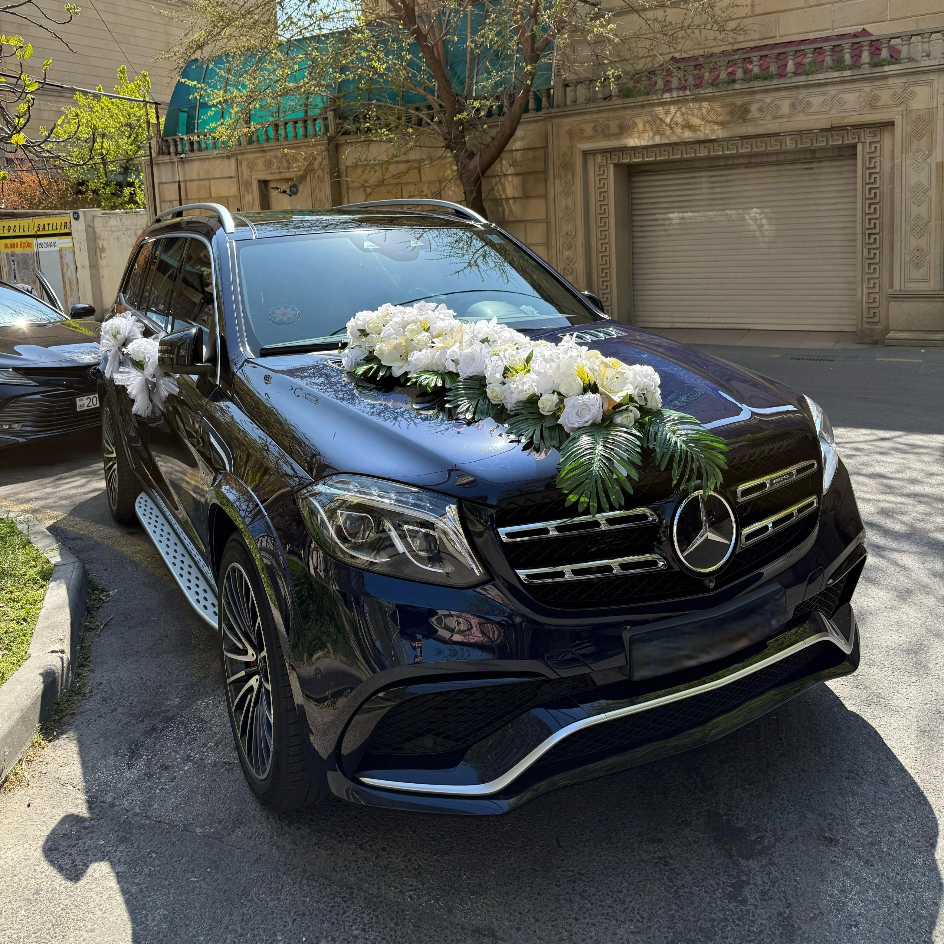 Toy üçün maşın bəzəklər