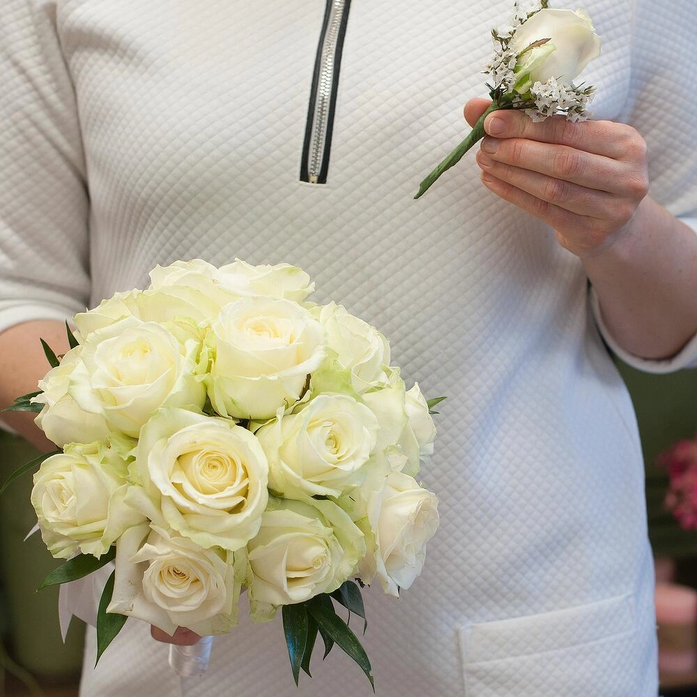Gəlin buketi ağ qızılgül
