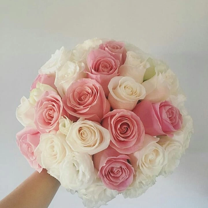 Gəlin buketi rozalarla