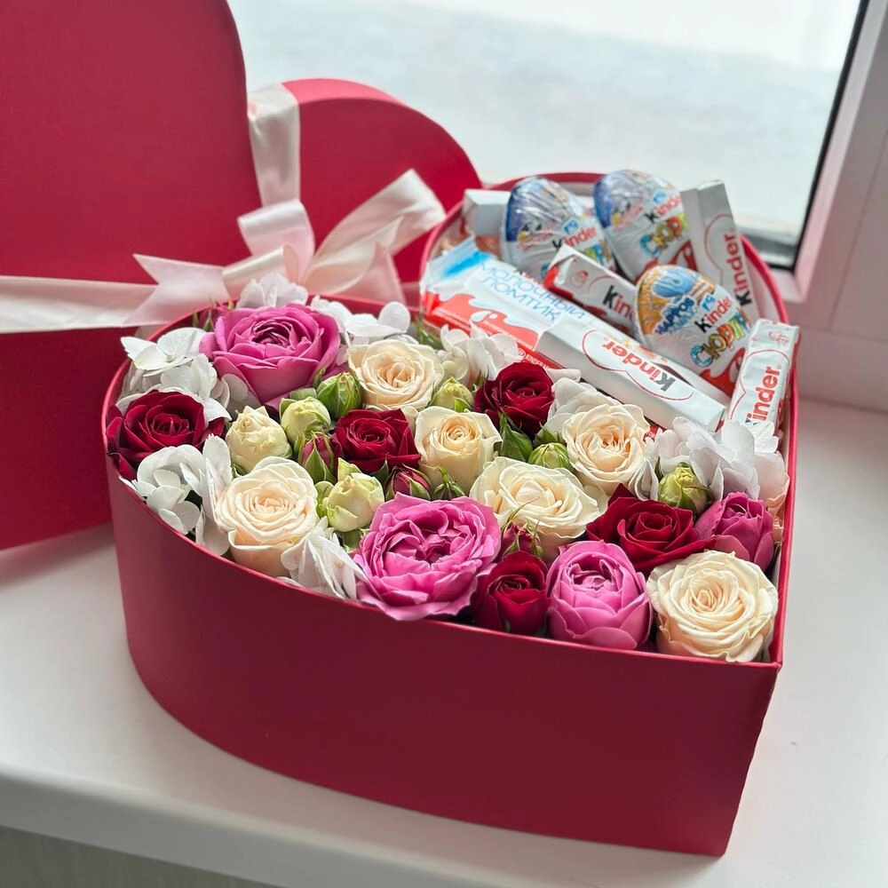 Ürək qutuda kinder və güllər