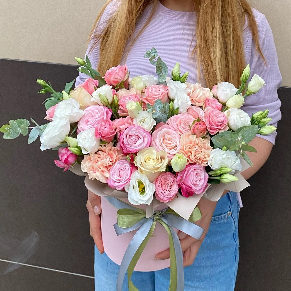 Qutuda qarışıq güllər