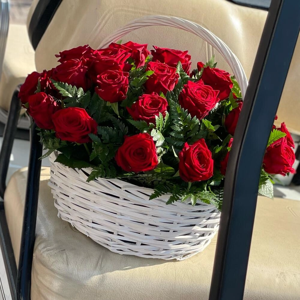 Gül səbəti qızılgüllər