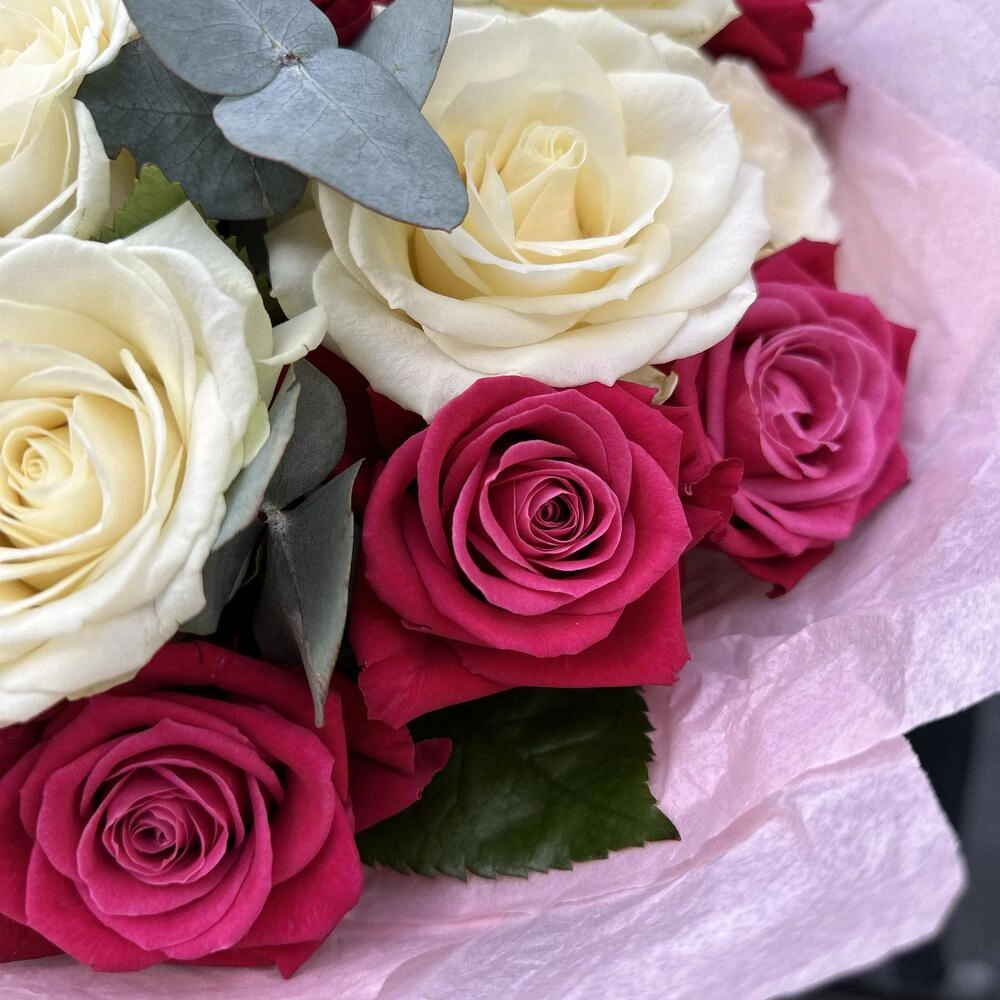 Ağ və çəhrayı güllər