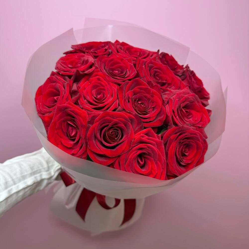 Qırmızı qızılgül buketdə