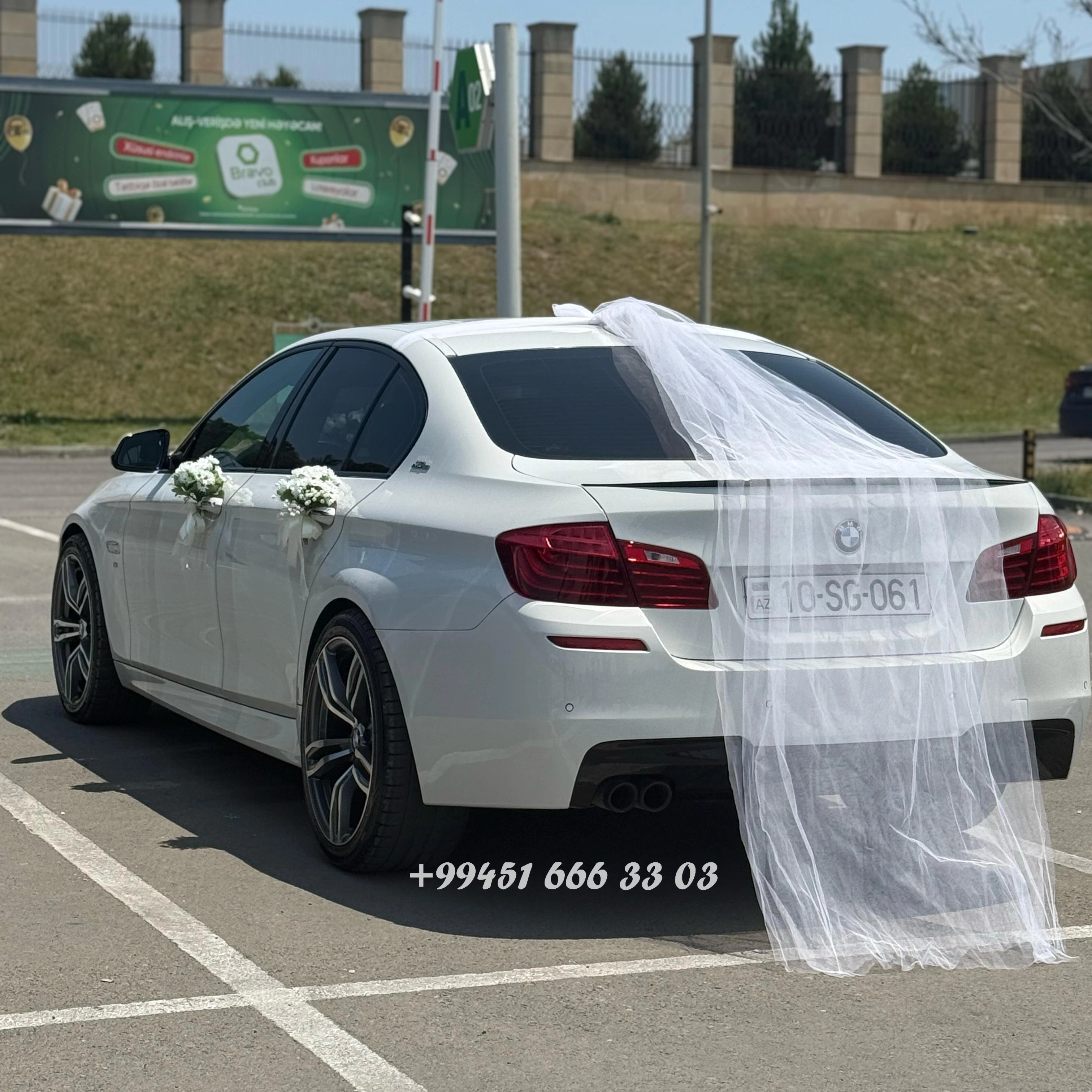 Maşın bəzəyi ağ tonlar