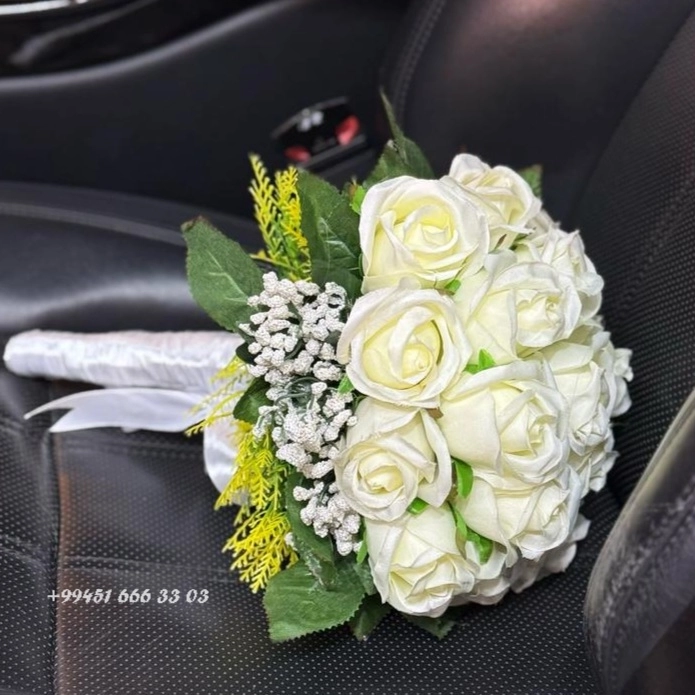 Gəlin gülü suni güllərlə