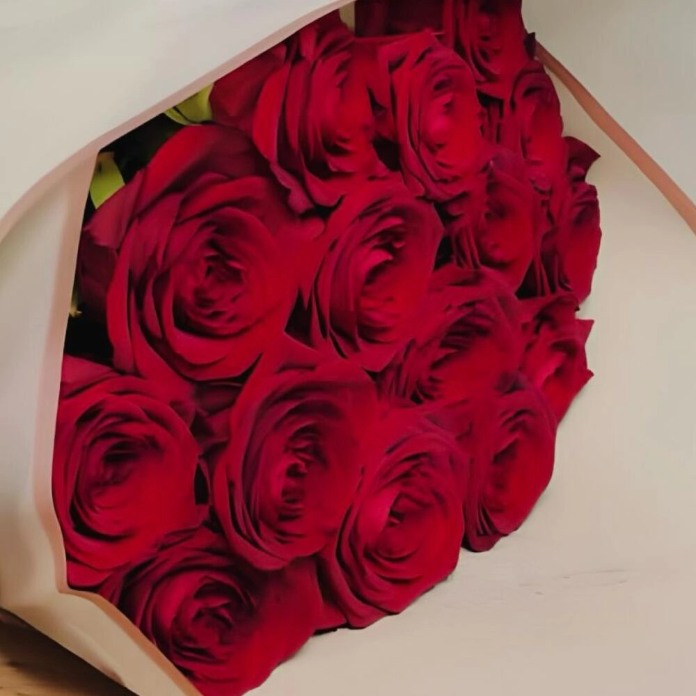 Roza buketi bağlamada