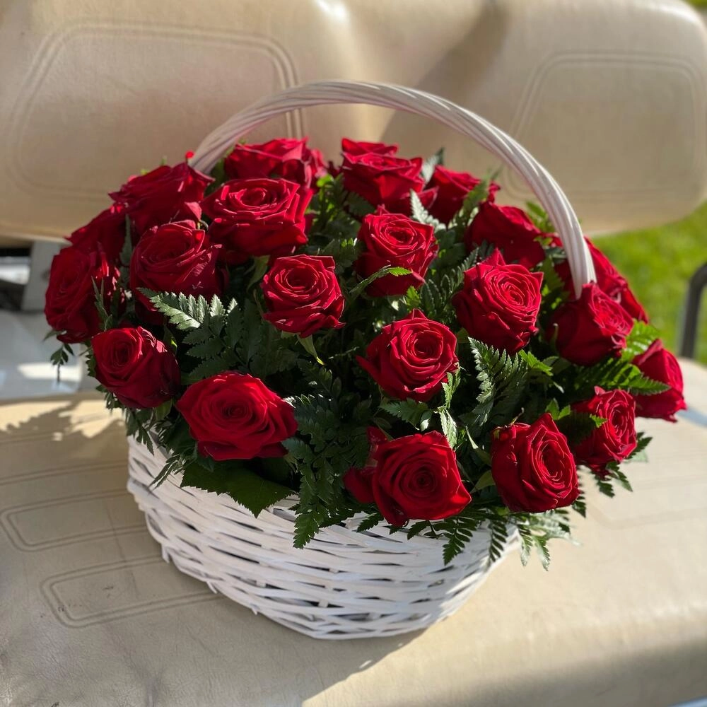 Gül səbəti qızılgüllər