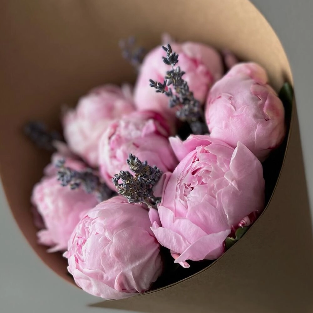 Pion buketi kraft bağlamada