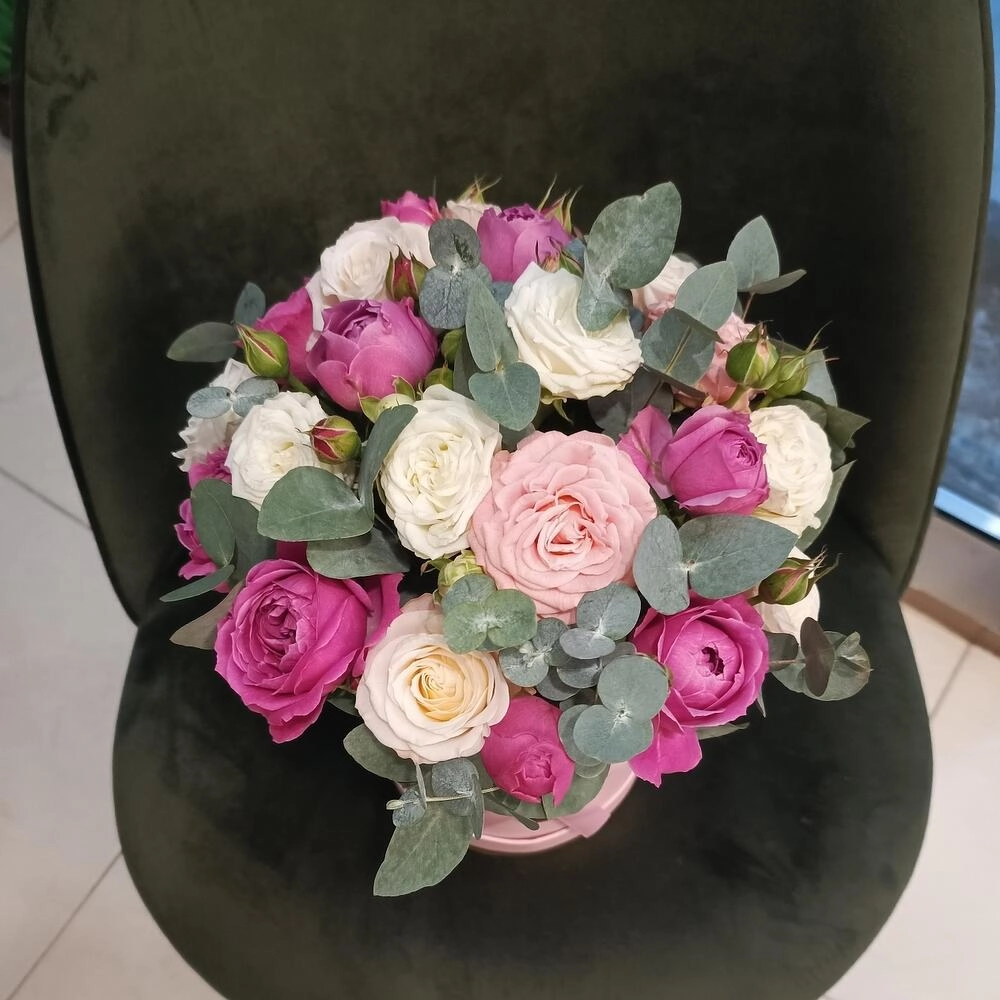 Kustavoy rozalar qutusu