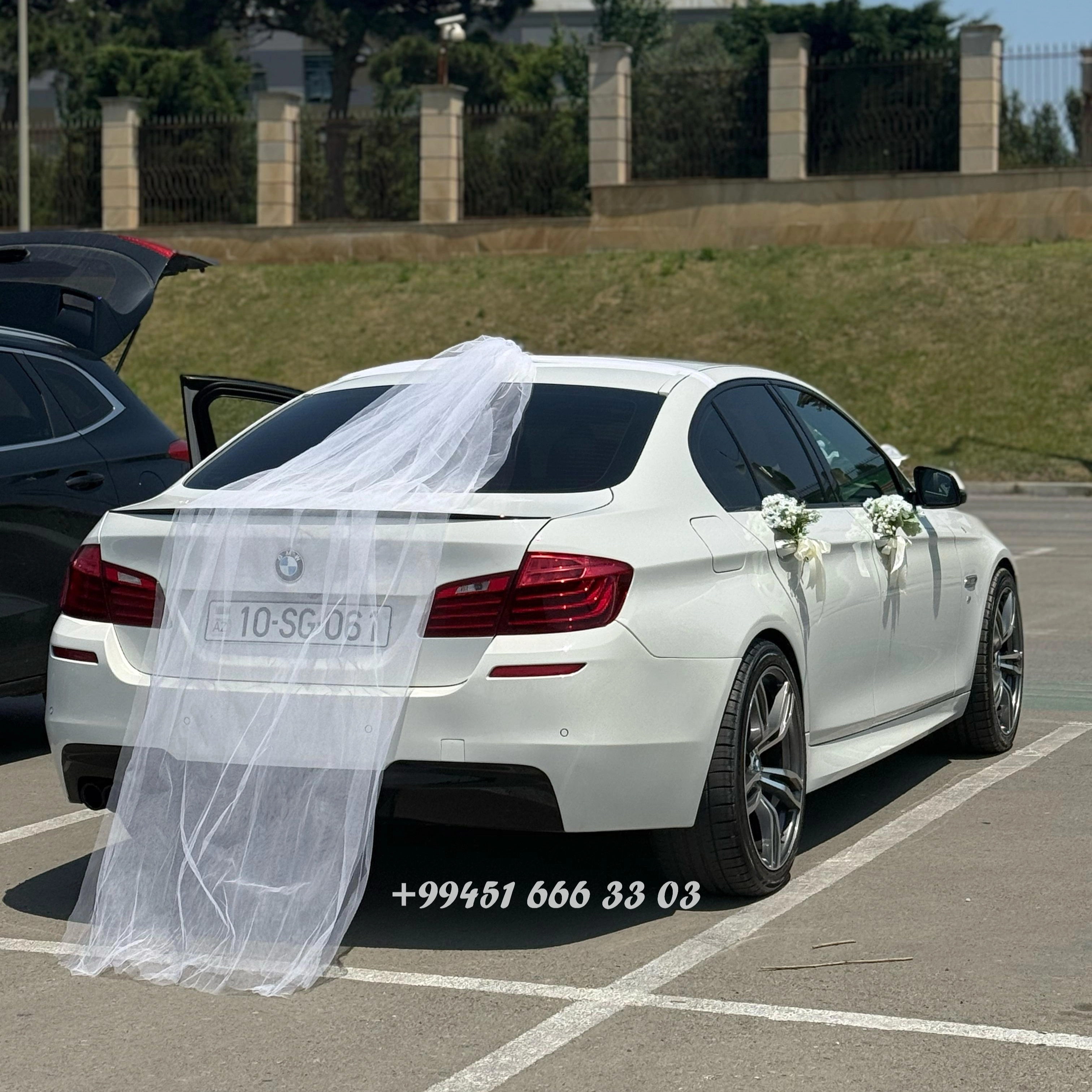 Maşın bəzəyi ağ tonlar