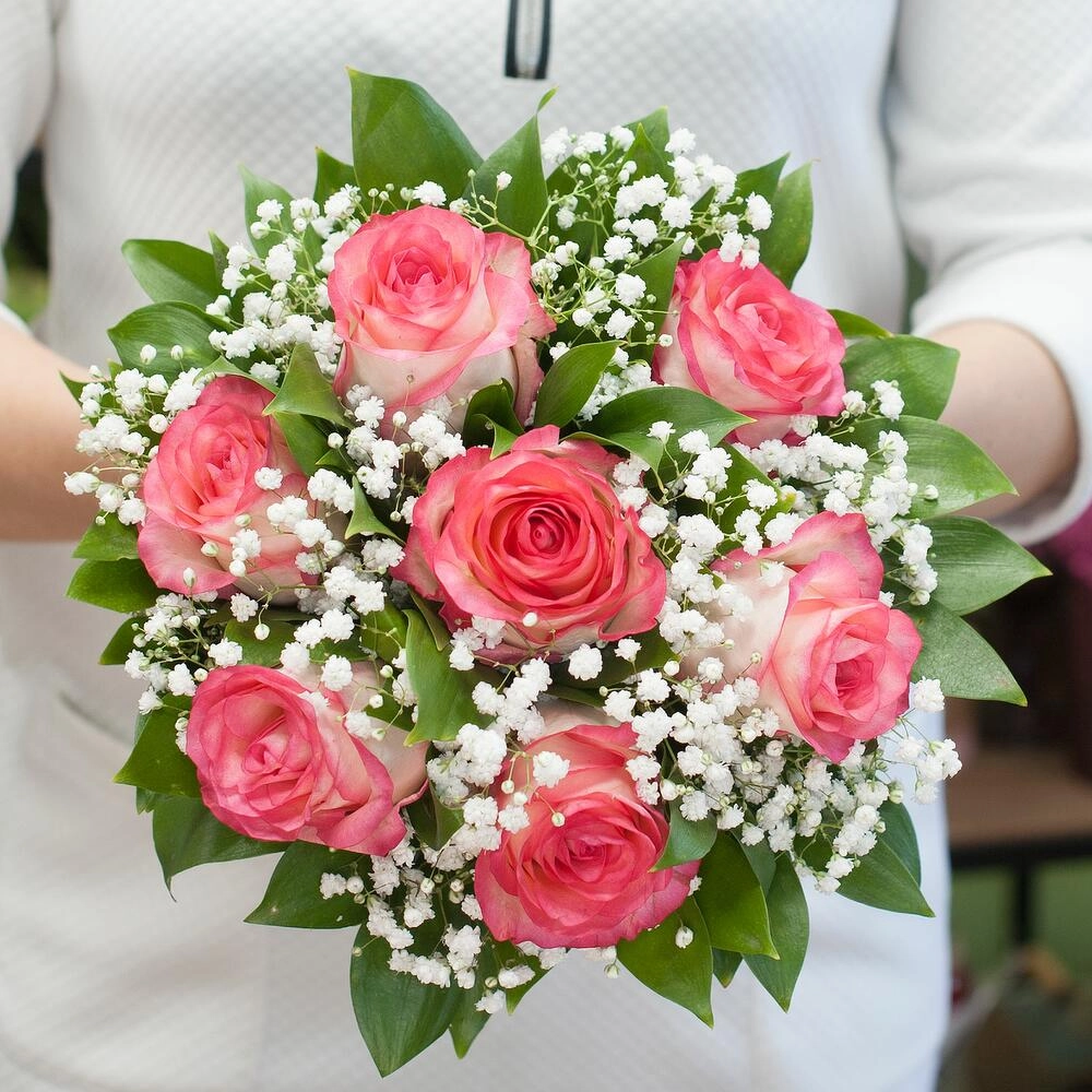 Gəlin gülü çəhrayı roza ilə