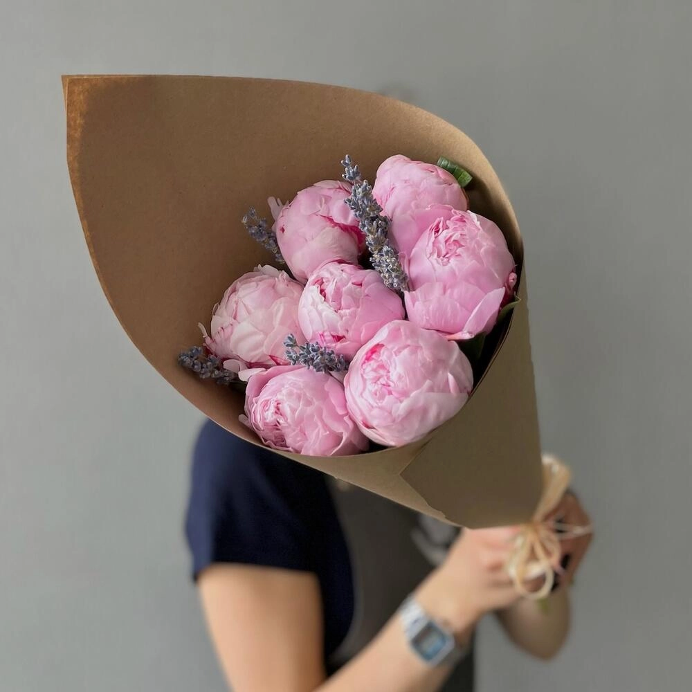 Pion buketi kraft bağlamada