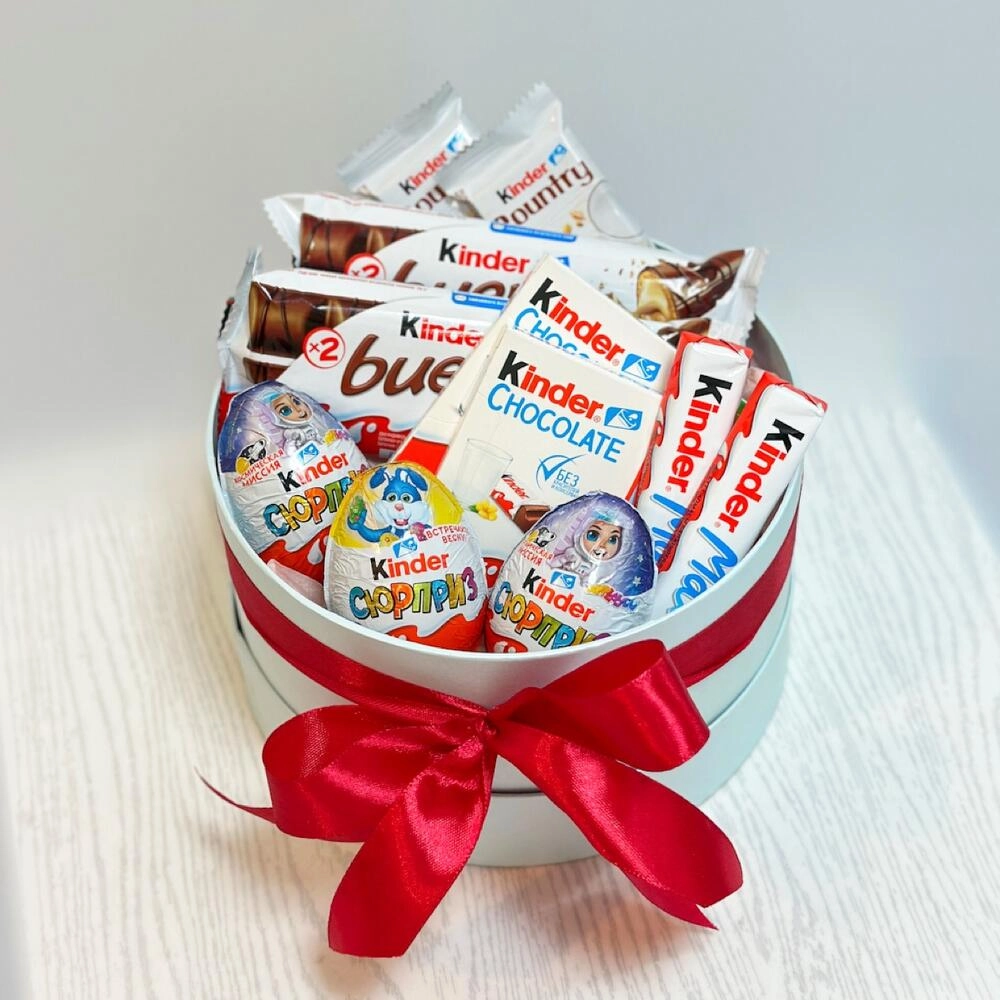 Kinderlər yumru qutuda