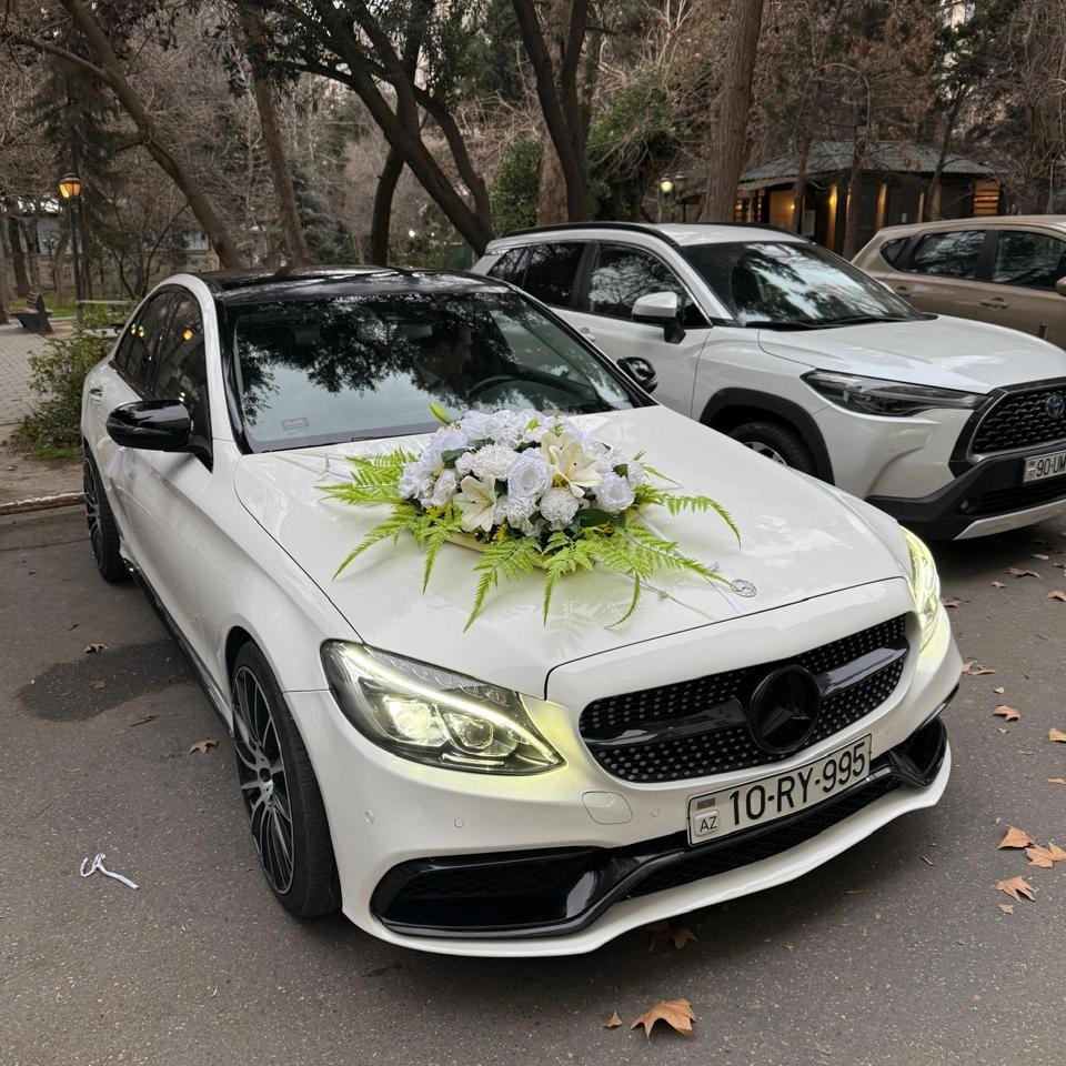 Maşın bəzəyi suni güllər