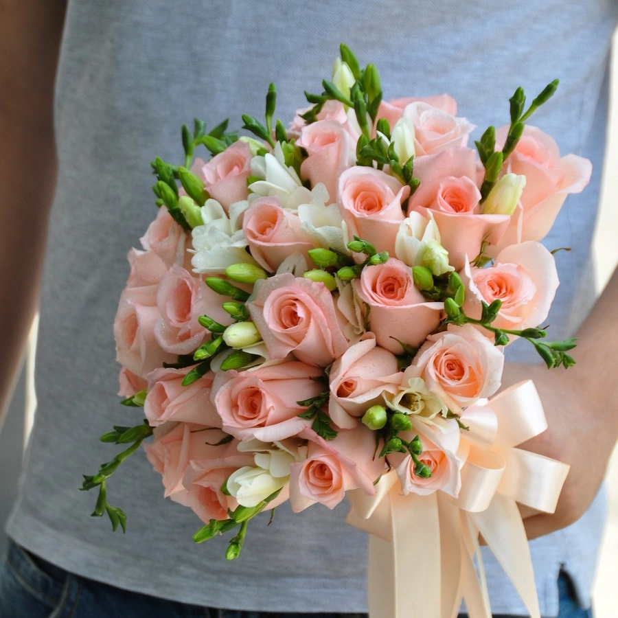 Gəlin buketi açıq tonlarda