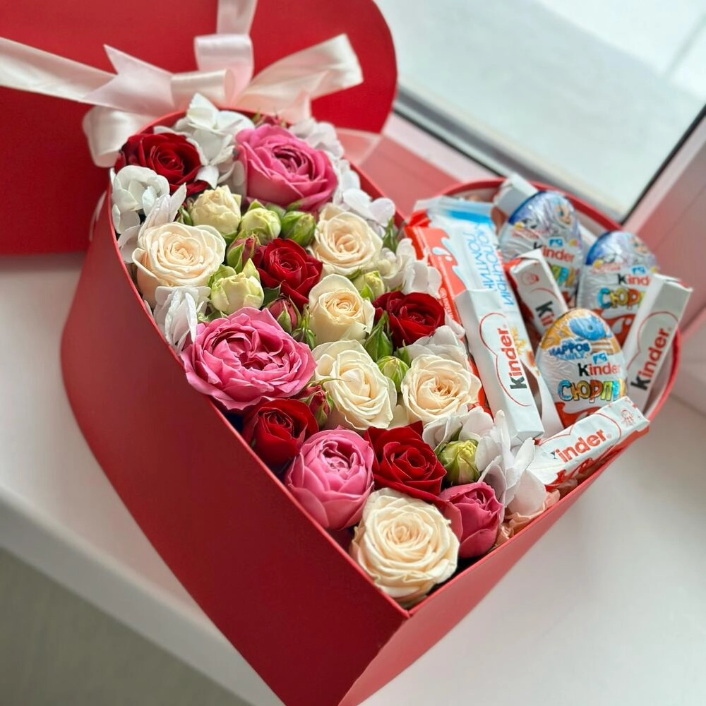 Ürək qutuda kinder və güllər