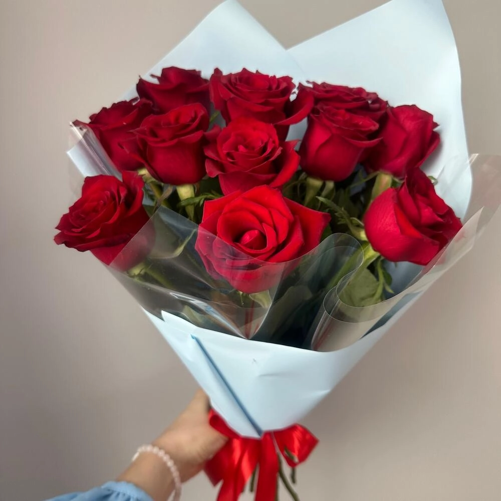 11 roza buketdə Qızılgül