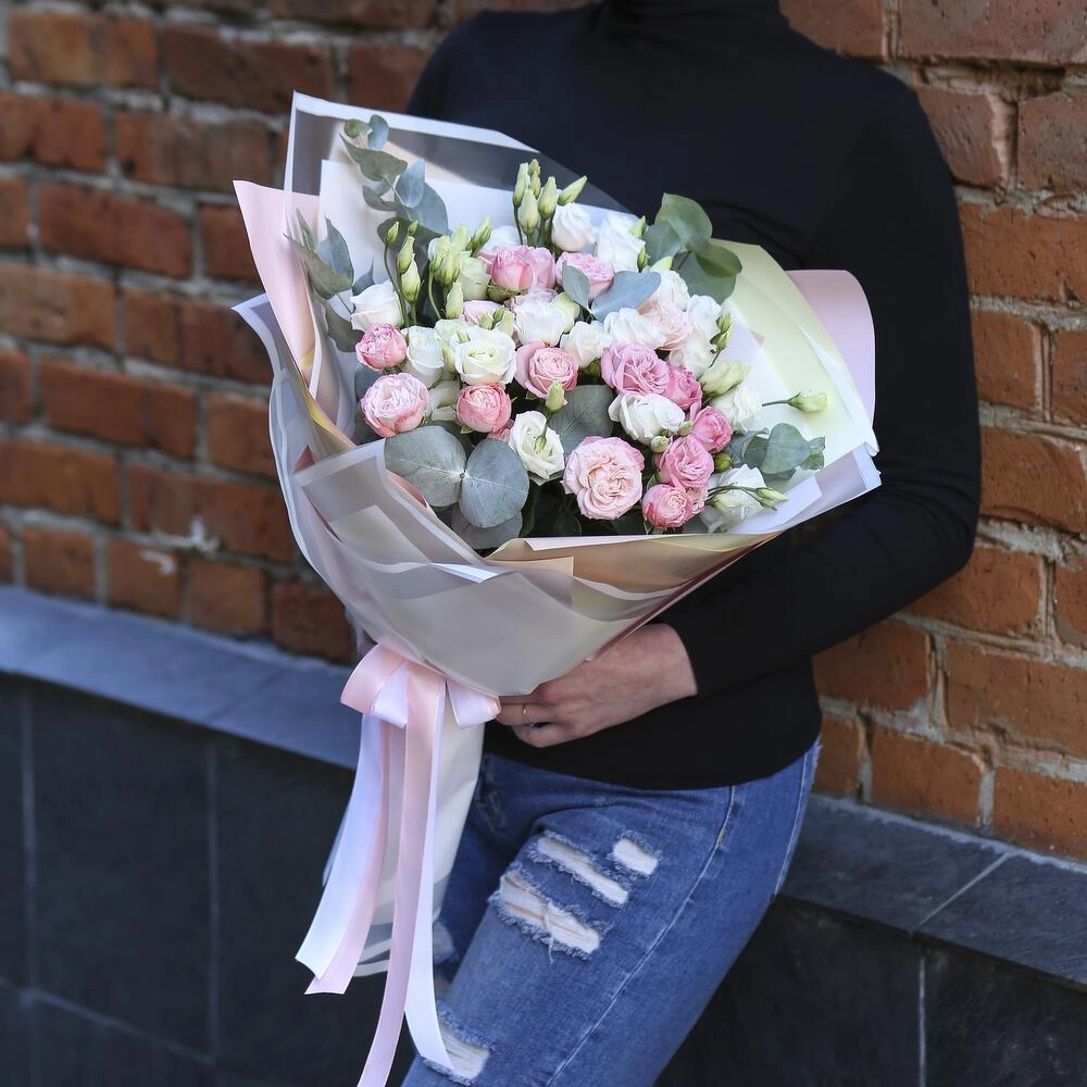 Eustoma, kol qızılgül buketi Buketlər