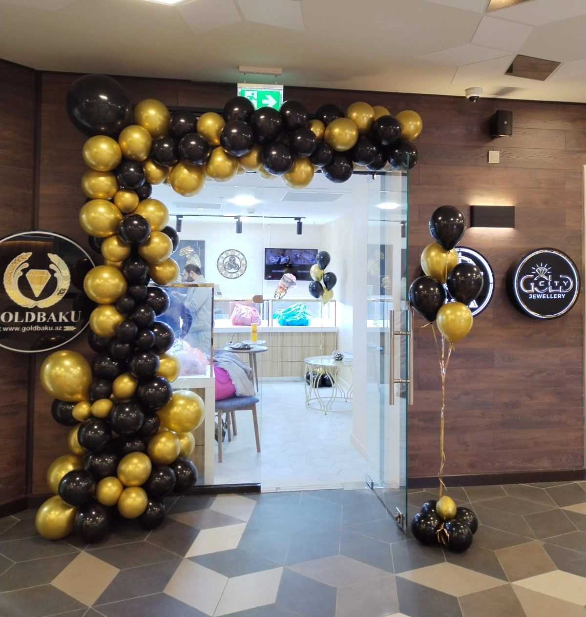 Helium və adi şarlarla bəzədilmə Dekorasiya