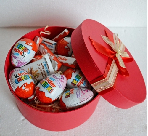 Kinder surpriz Özəl günlər