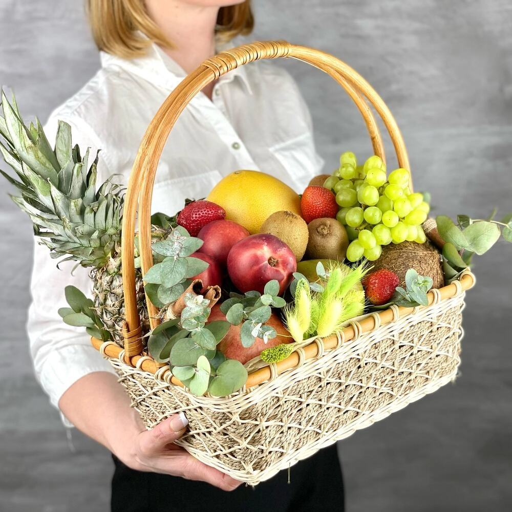 Meyvə səbəti ad günü Buketlər