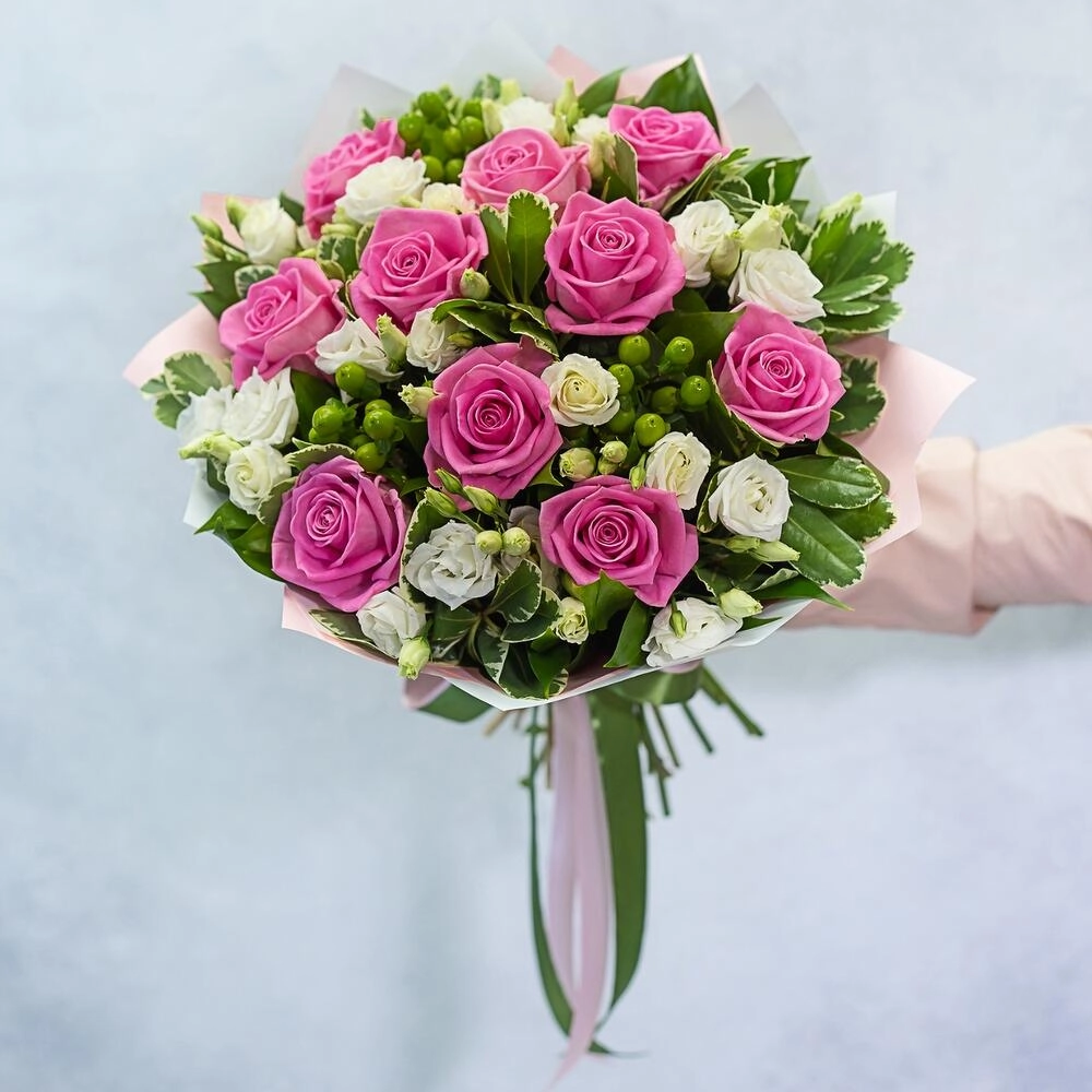 Qızılgül və eustoma Buketlər