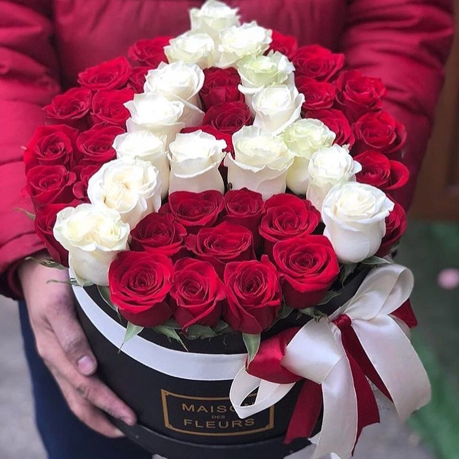 Qızılgüllərlə A hərfi 8 mart