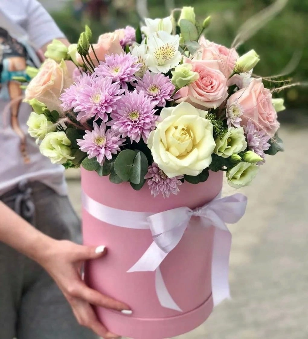 Qutuda mixs güllər 8 mart