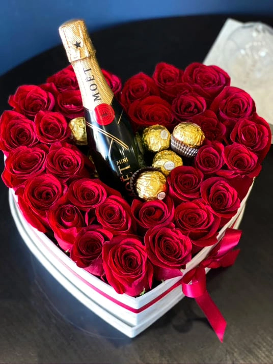 Red rose 8 mart