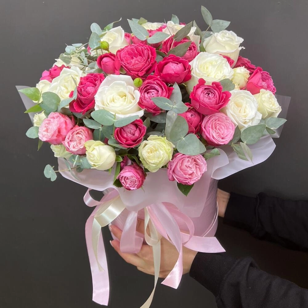 Rəngli kustavoy rozalar 8 mart