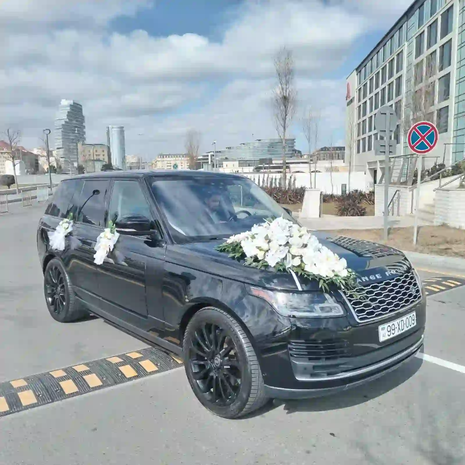 Maşın bəzədilmə ağ güllər