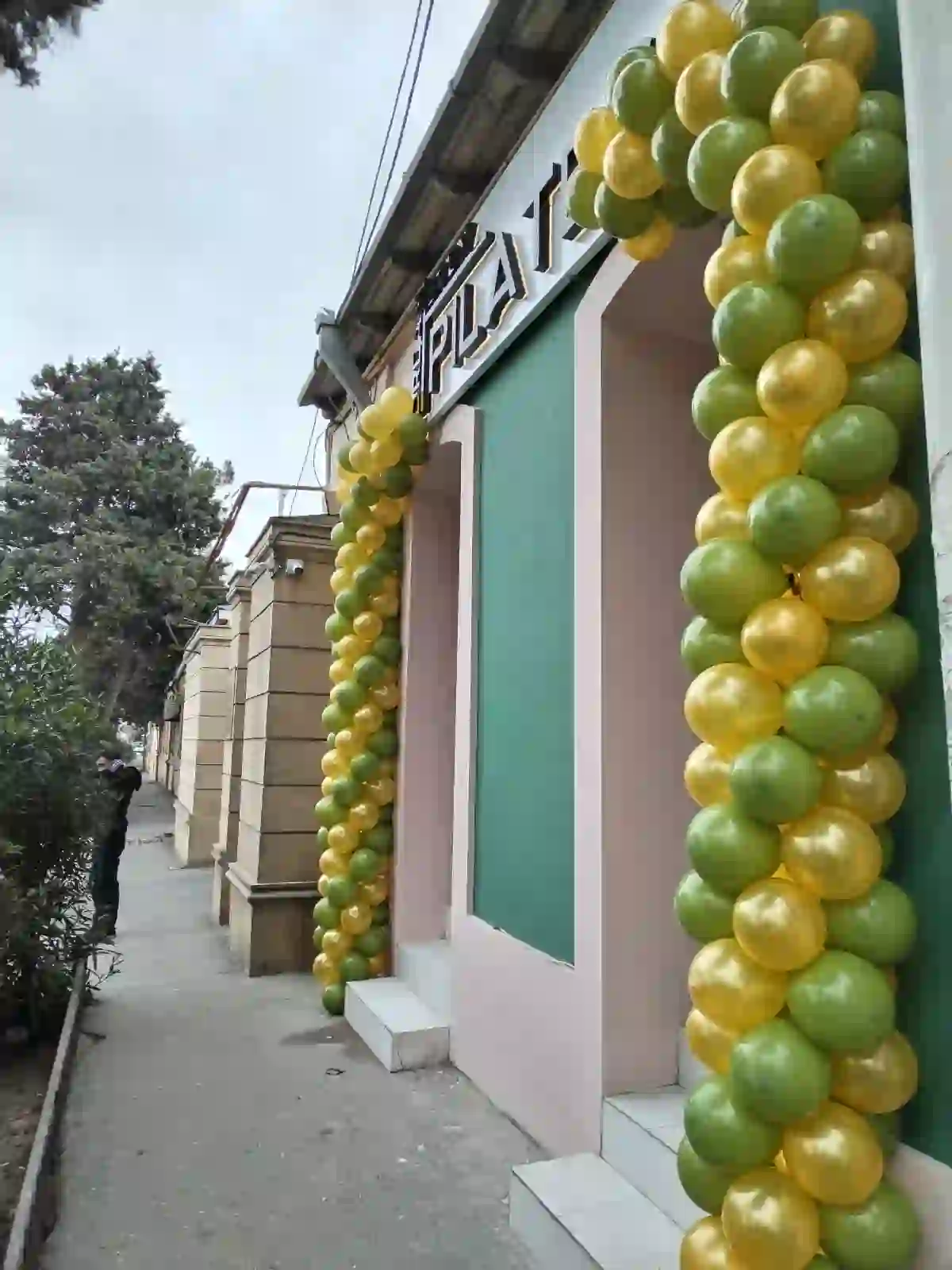 Mağaza açılışı şar ilə