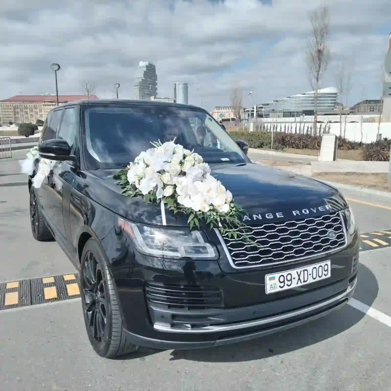 Maşın bəzədilmə ağ güllər