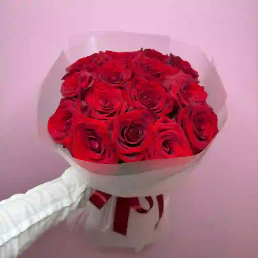 Qırmızı qızılgül buketdə