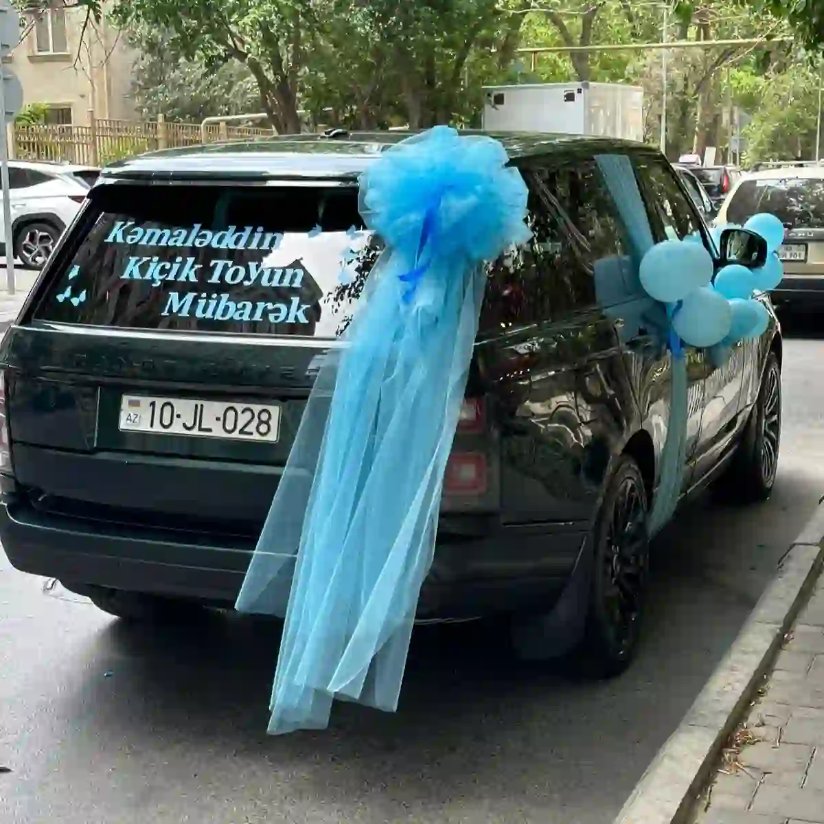 Kiçik toy maşın bəzəmə
