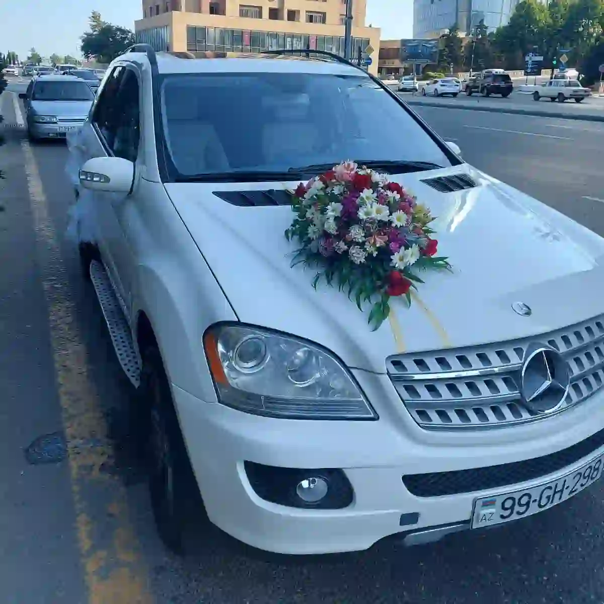 Bəy maşını bəzəmə