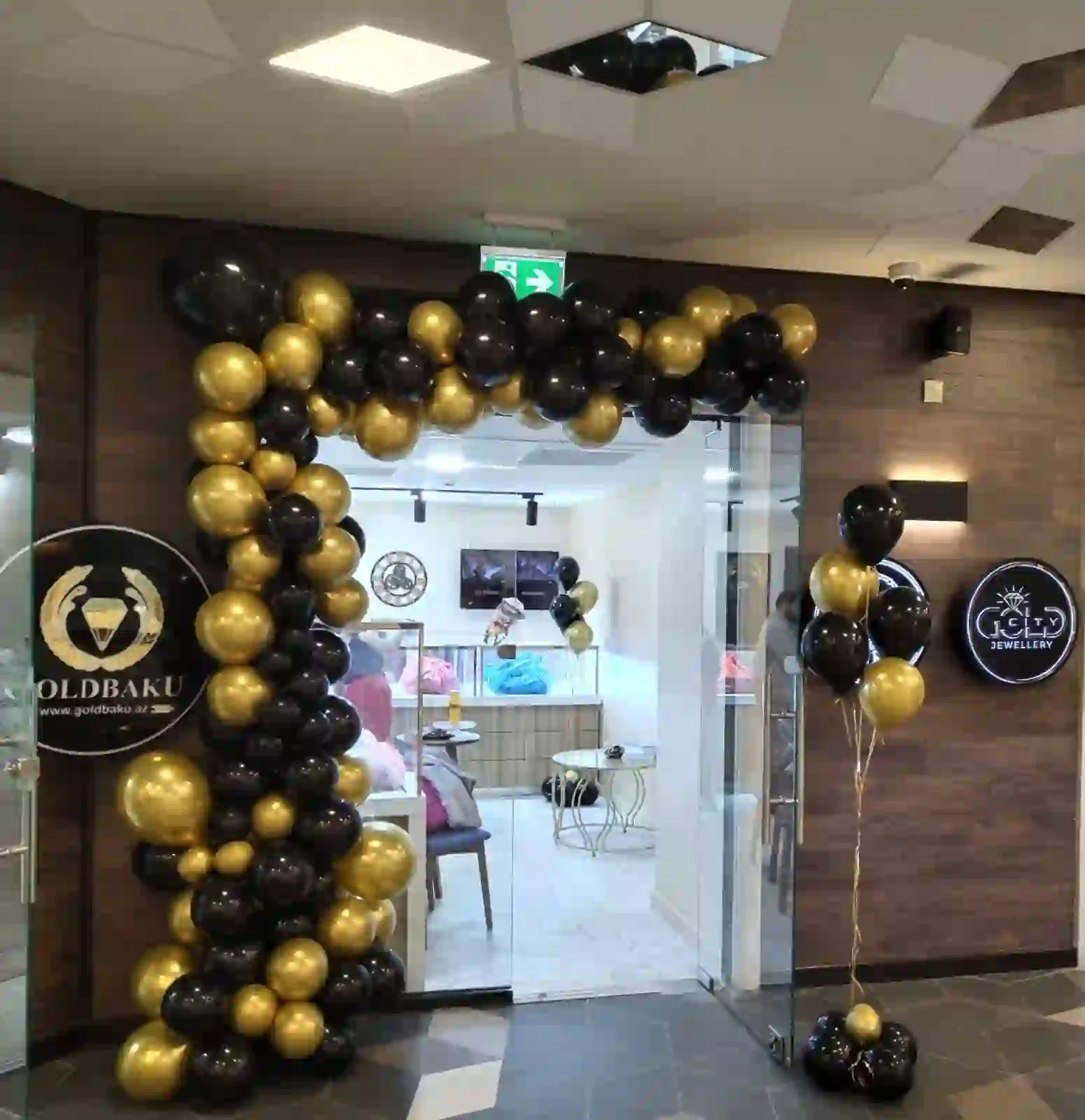 Helium və adi şarlarla bəzədilmə