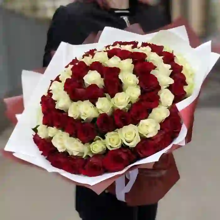 101 qızılgül qırmızı və ağ