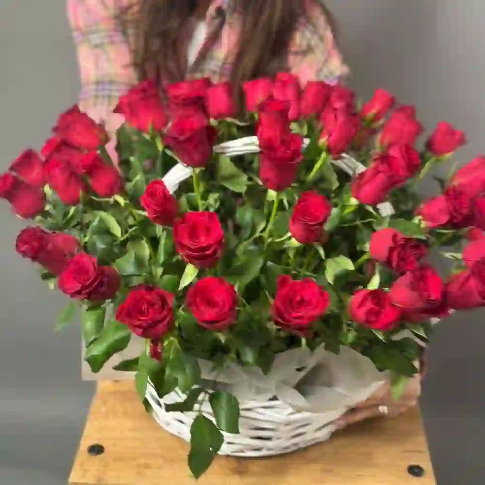 51 roza səbət