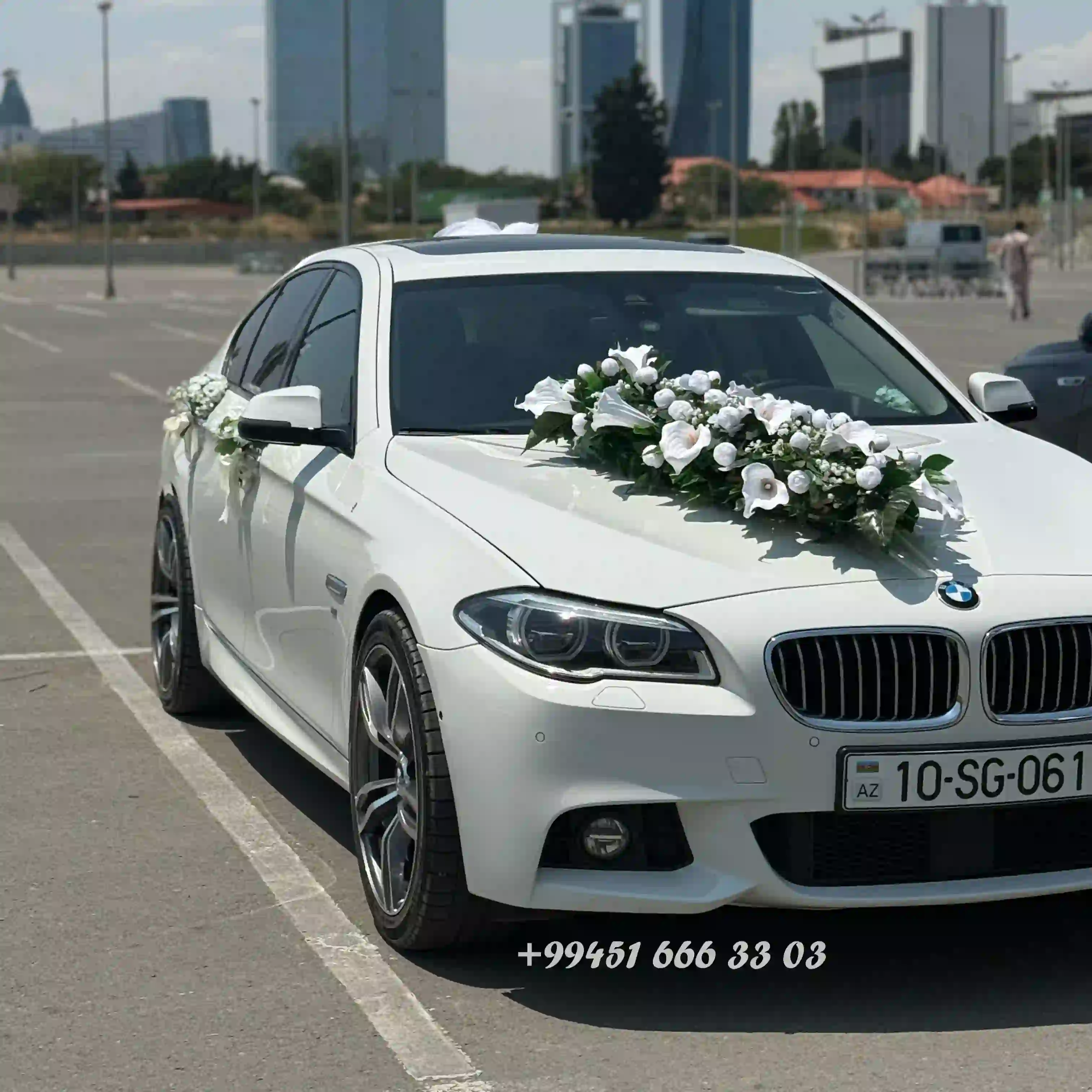 Maşın bəzəyi ağ tonlar