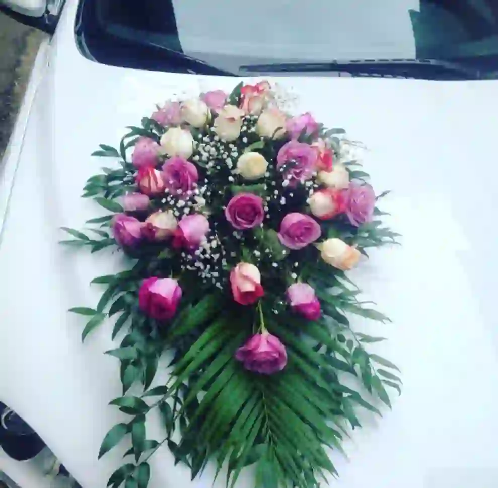 Maşın bəzəmə qızılgül ilə